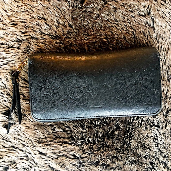 Louis Vuitton Handbags - 💣 Louis Vuitton Wallet
